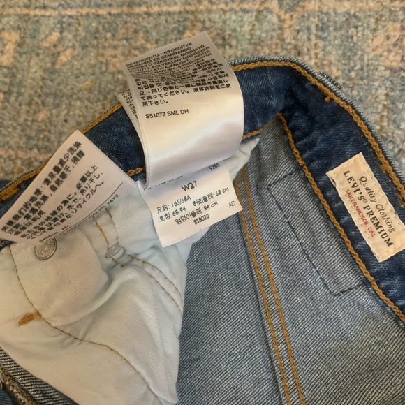 Levi shorts - sz 27 - Picture 3 of 3